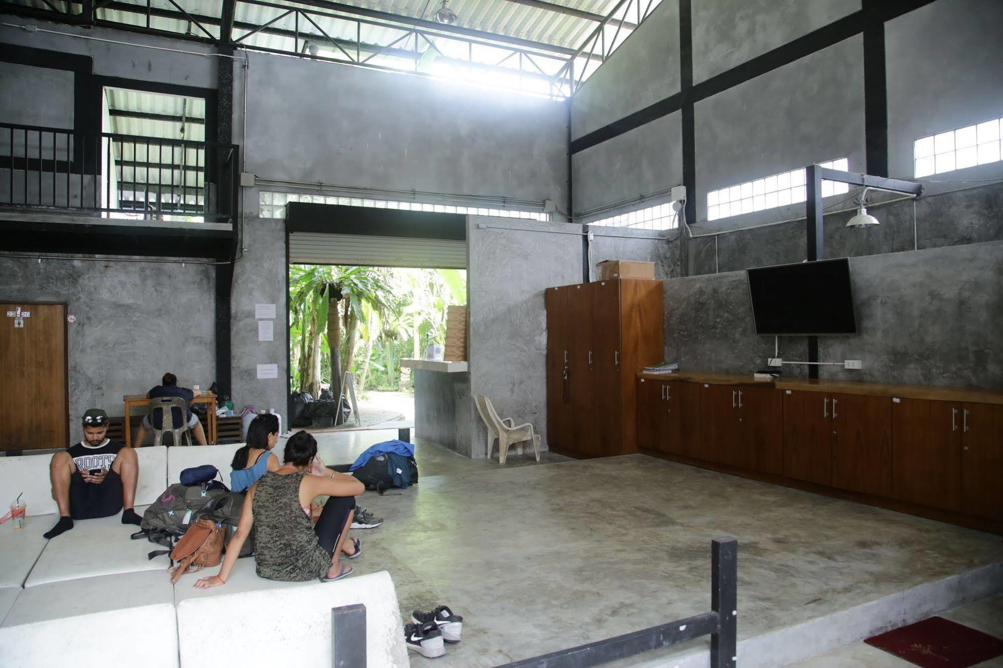 Oyo 585 Freedom Hostel @ Phi Phi Kültér fotó